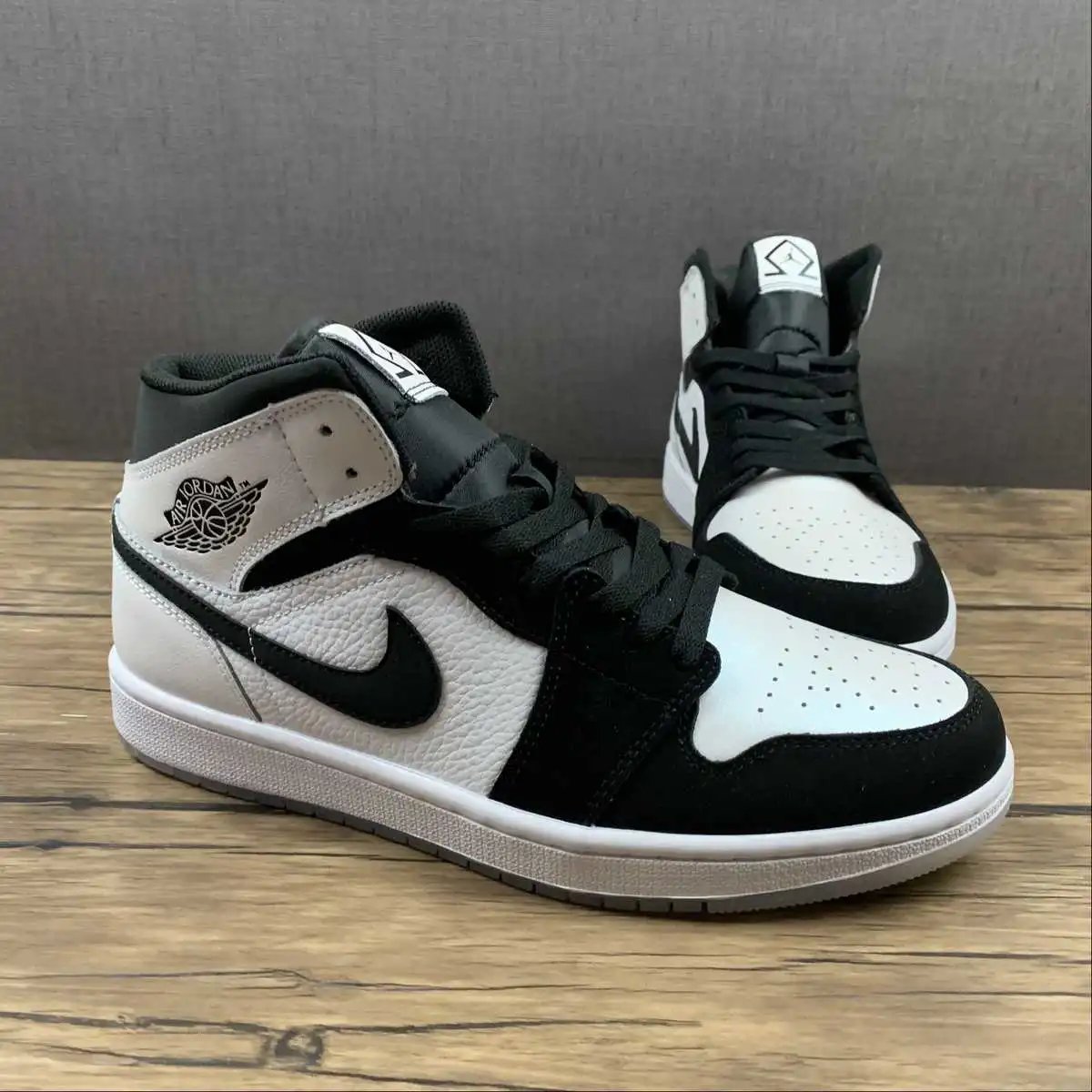 AJ1 Mid Black White – DH6933-100 thumbnail 2