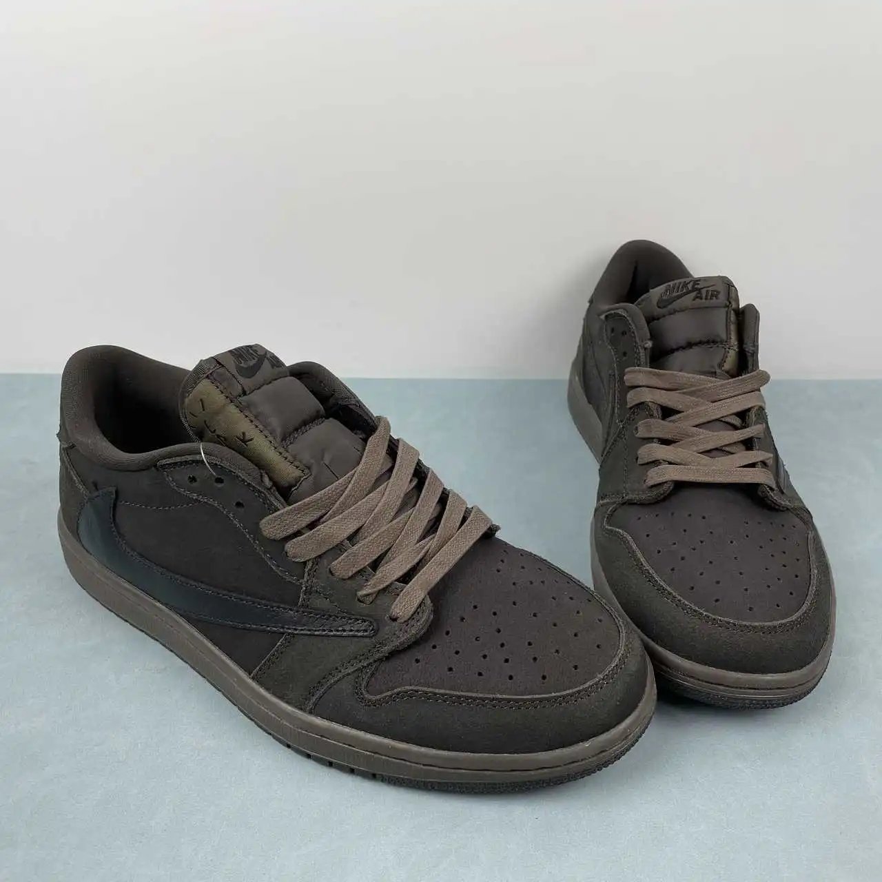 Air Jordan 1 Low CQ4277-115 thumbnail 2