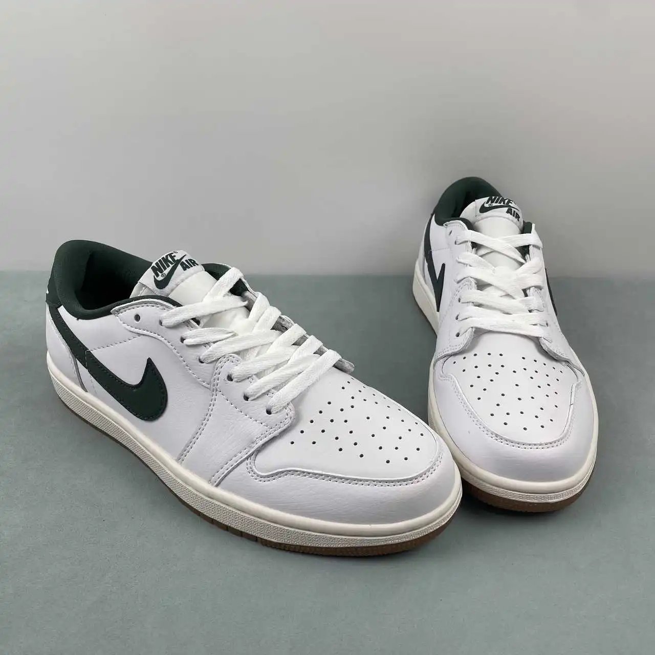 Air Jordan 1 Low CZ0775-133 thumbnail 2