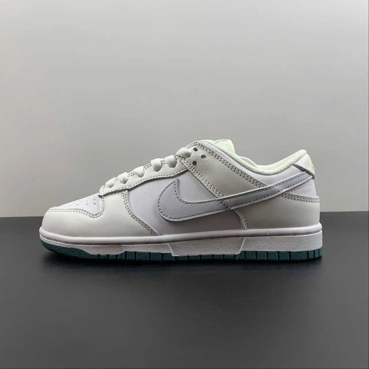 Nike Dunk Low FD9911-101 thumbnail 4