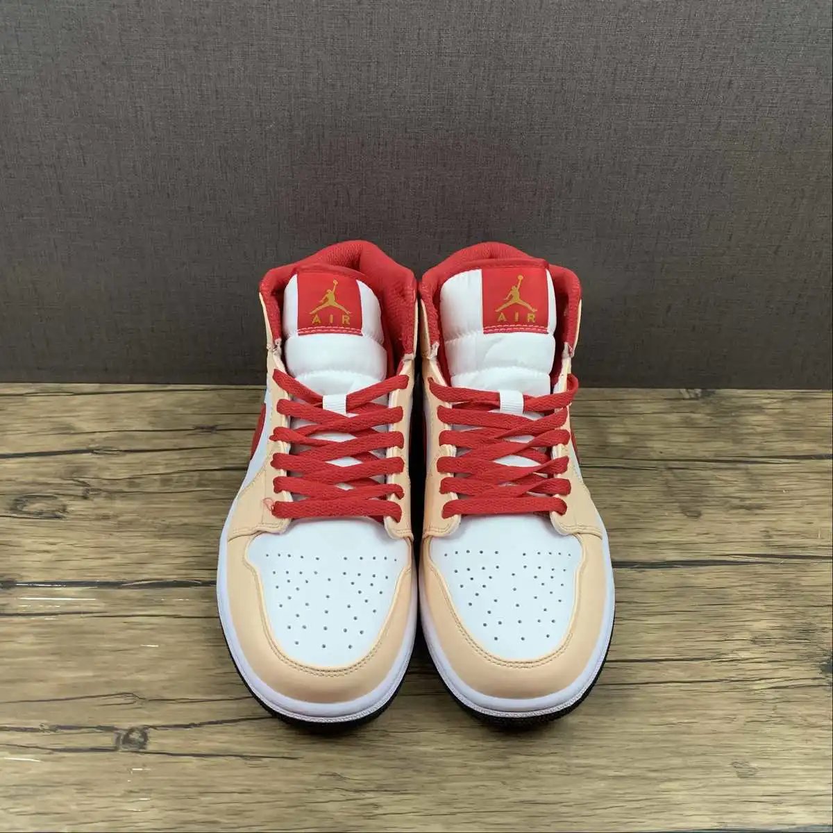 AJ1 Apricot Casual thumbnail 3