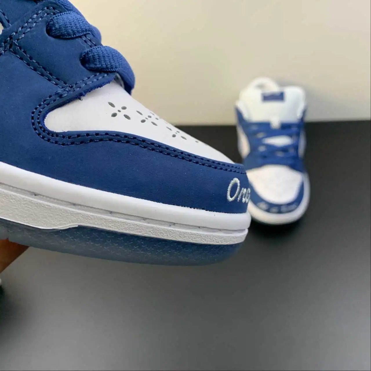 Nike Dunk Low FN7819-400 7