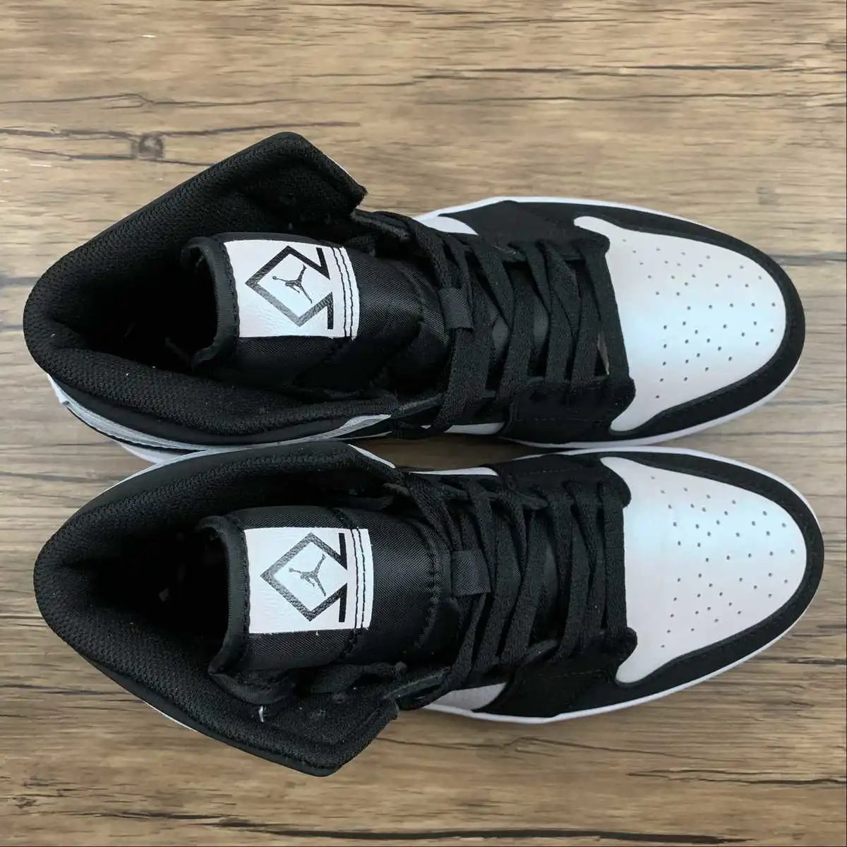 AJ1 Mid Black White – DH6933-100 thumbnail 4
