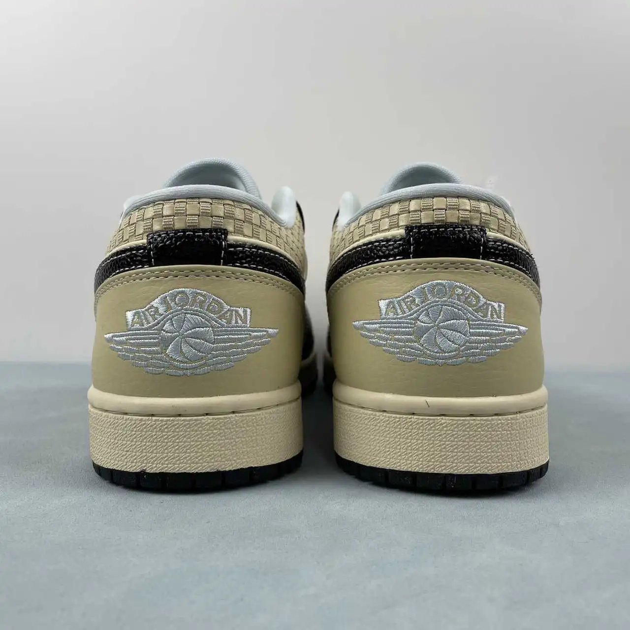 Air Jordan 1 Low HQ3437-101 thumbnail 4