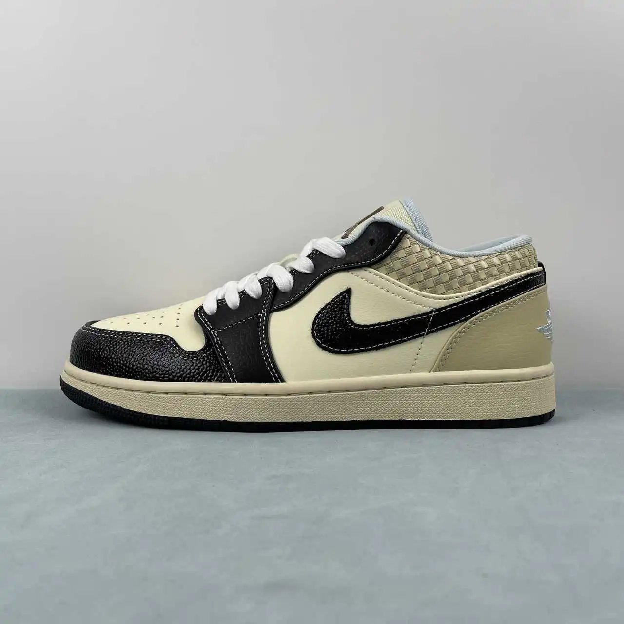 Air Jordan 1 Low HQ3437-101 5