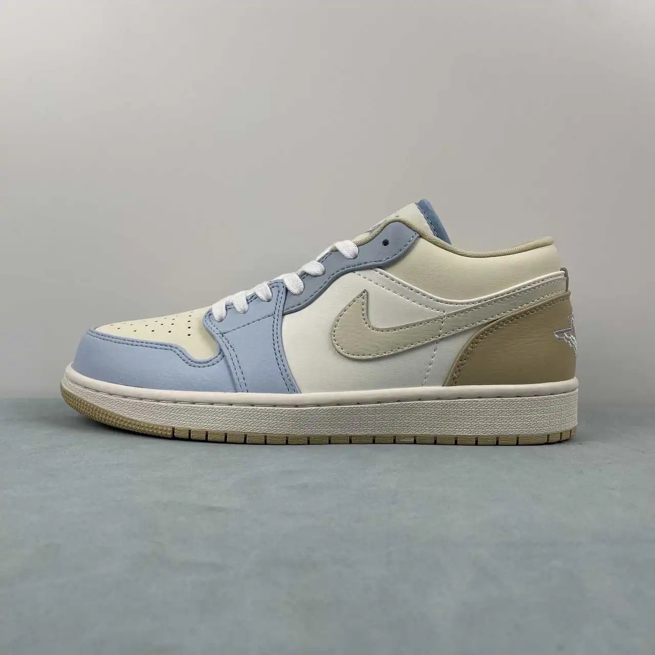 Air Jordan 1 Low HQ4186-111 5