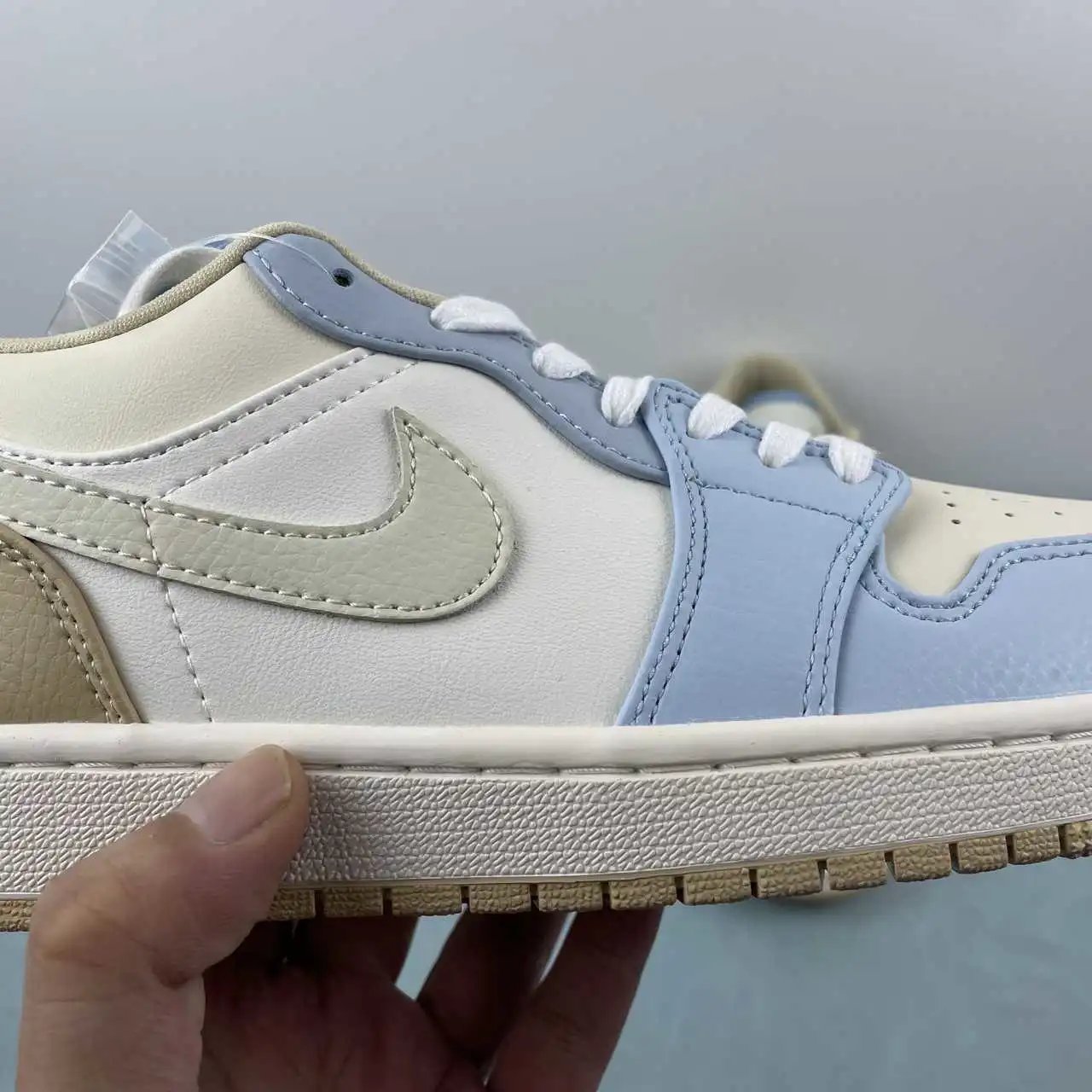 Air Jordan 1 Low HQ4186-111 9