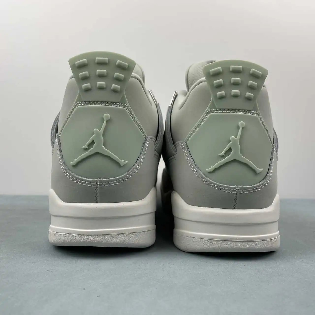 Air Jordan 4 HV0823-003 thumbnail 3