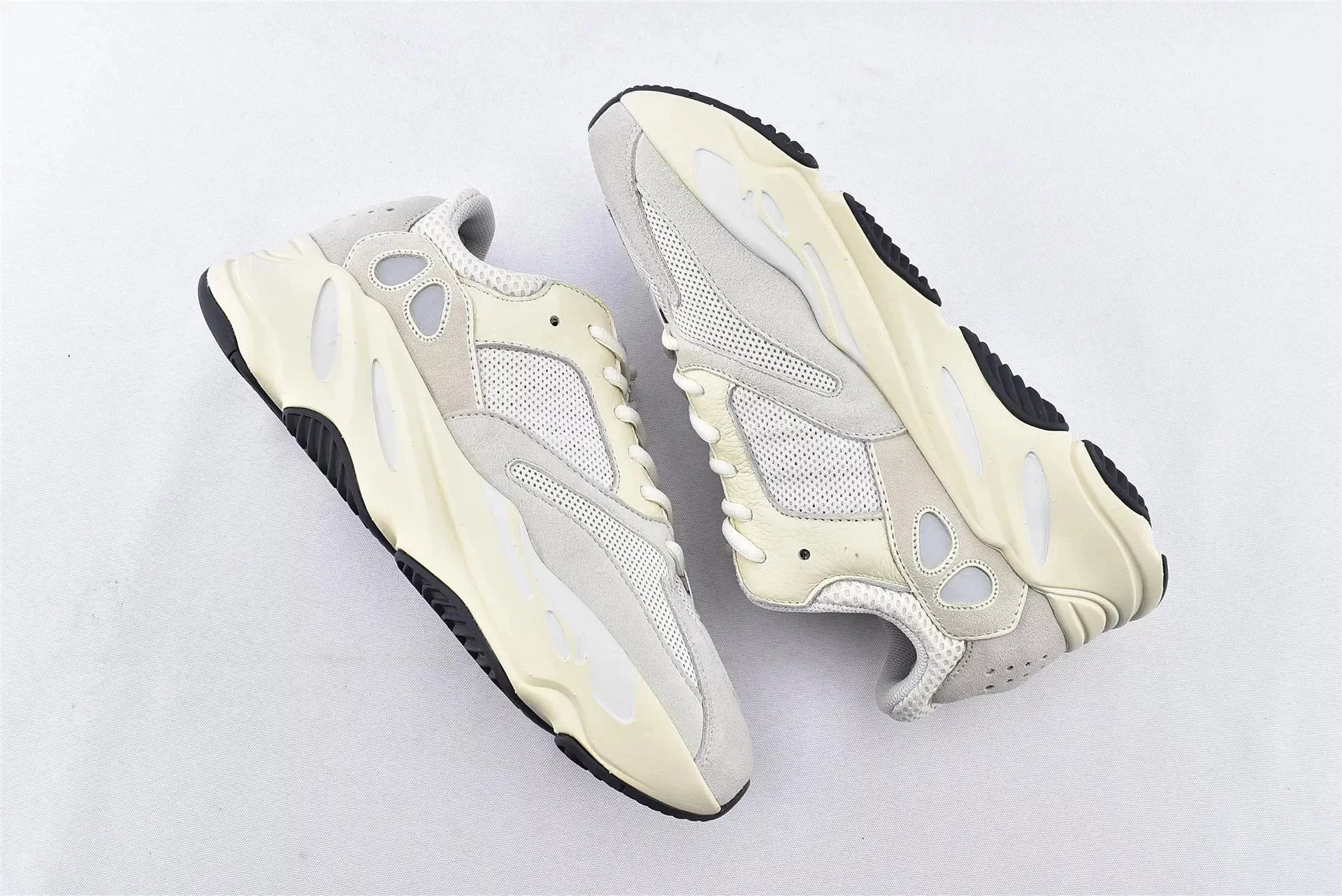 700V2 white gray