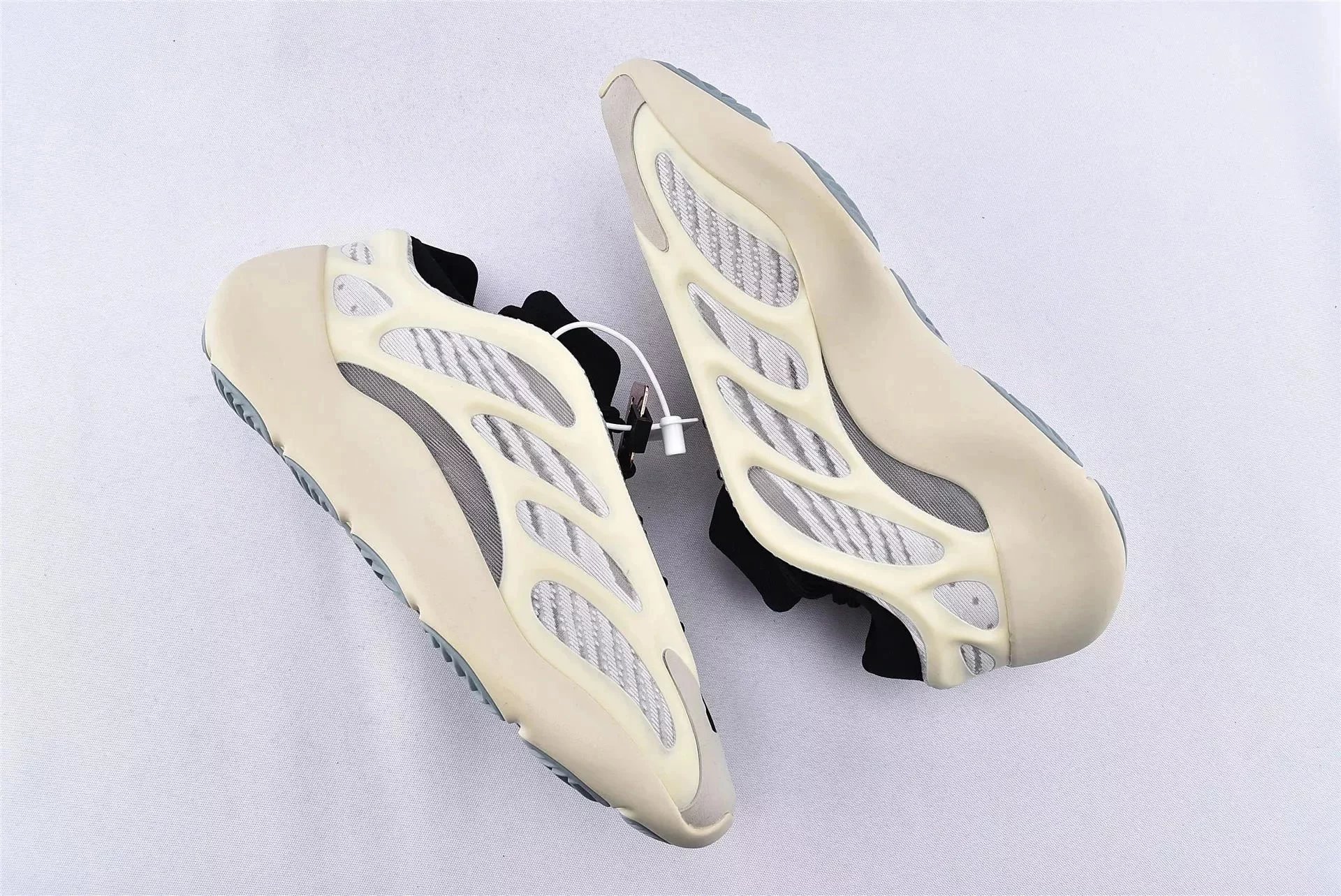 700v3 milky white