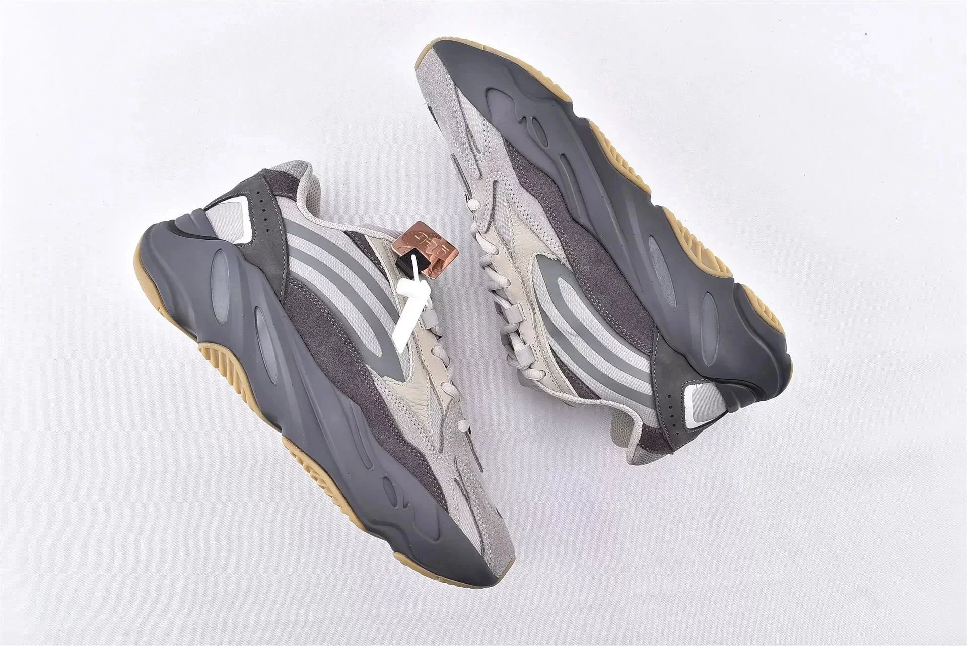 700V2 volcanic ash