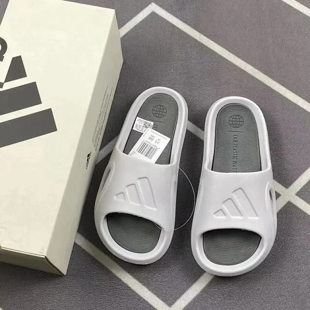 Adidas Slippers Ribbed Three-Stripe Slide product detail image 9