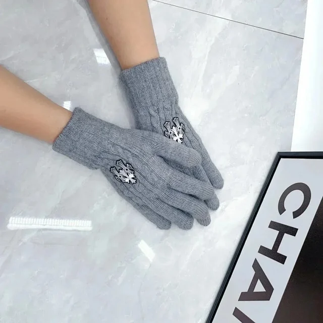 Unbranded Gloves Knitted with embroidered motifs product detail image 10