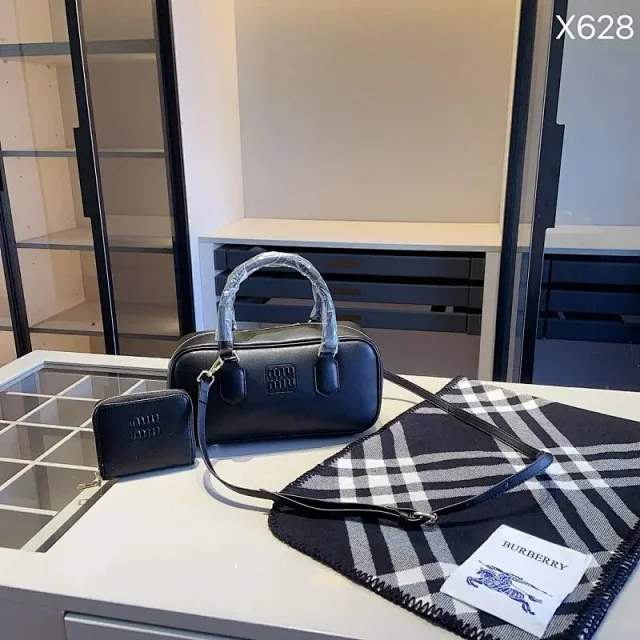 Louis Vuitton Handbags Three-piece handbag set with matching wallet and shoulder strap product detail image 6