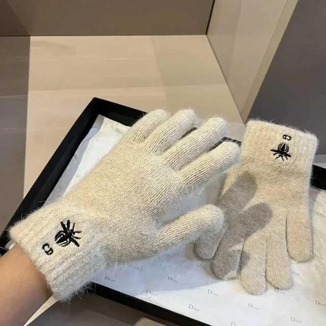 Unbranded Gloves Knitted with embroidered motifs product detail image 2