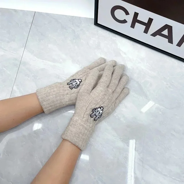 Unbranded Gloves Knitted with embroidered motifs product detail image 9