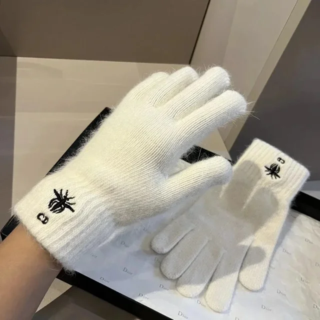 Unbranded Gloves Knitted with embroidered motifs product detail image 4
