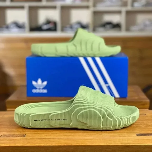 Adidas Slippers Ribbed Three-Stripe Slide product detail image 3