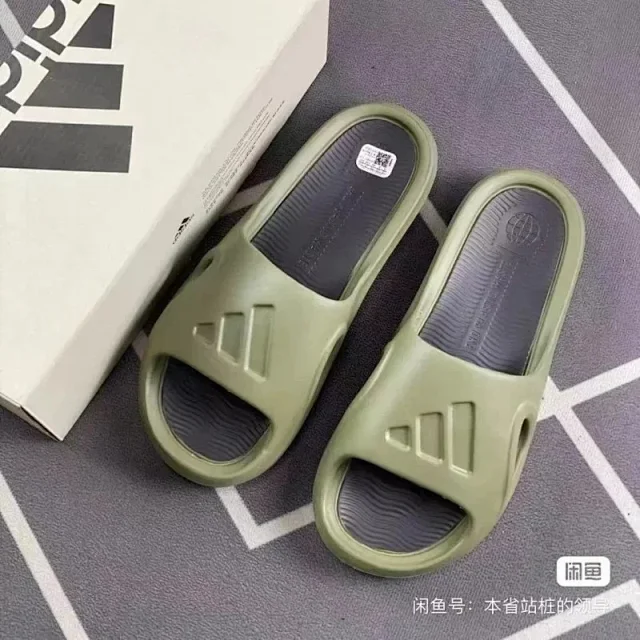 Adidas Slippers Ribbed Three-Stripe Slide product detail image 8