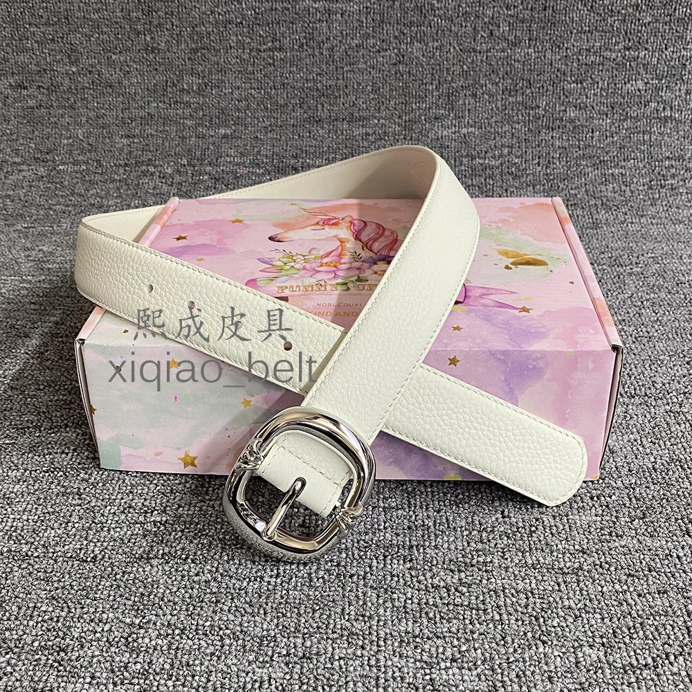 Daily buckle white skin