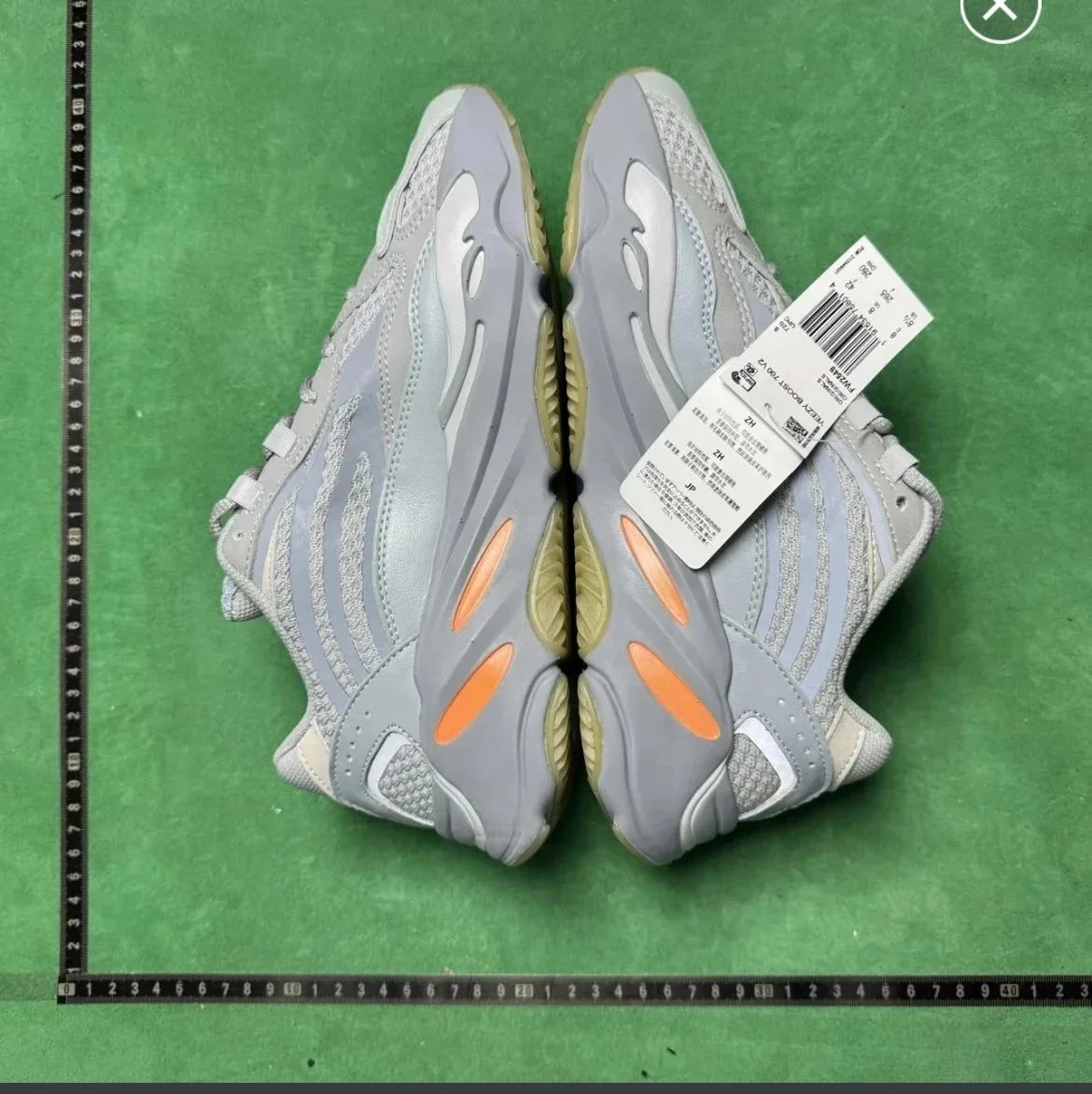 Adidas Yeezy Boost 700 V2 foto 4