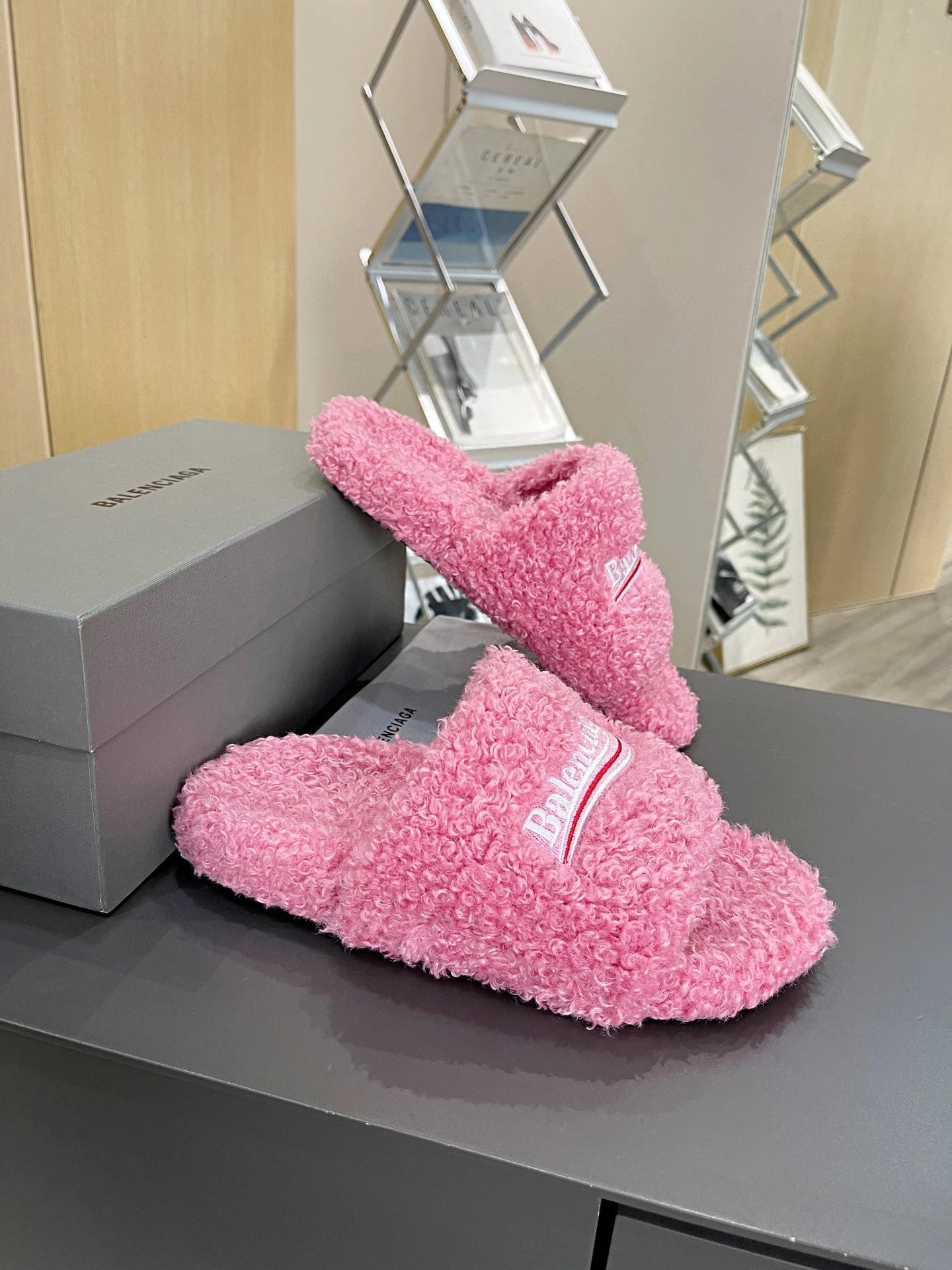 Design Lencia Fuzzy Slide Slippers Orange Slippers - 17