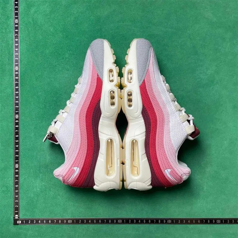 Corteiz x Nike Air Max 95 foto 5