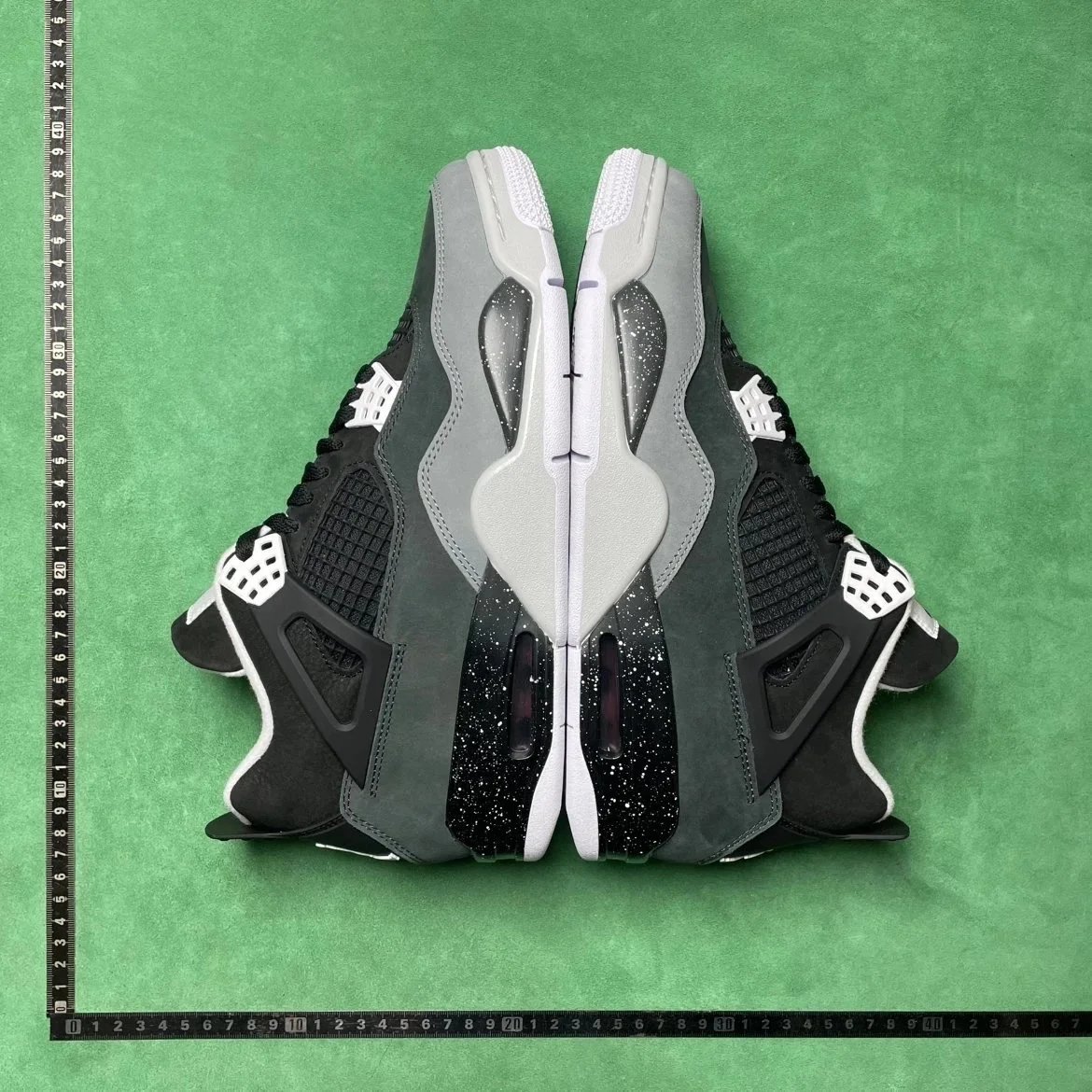 Air Jordan 4 foto 2