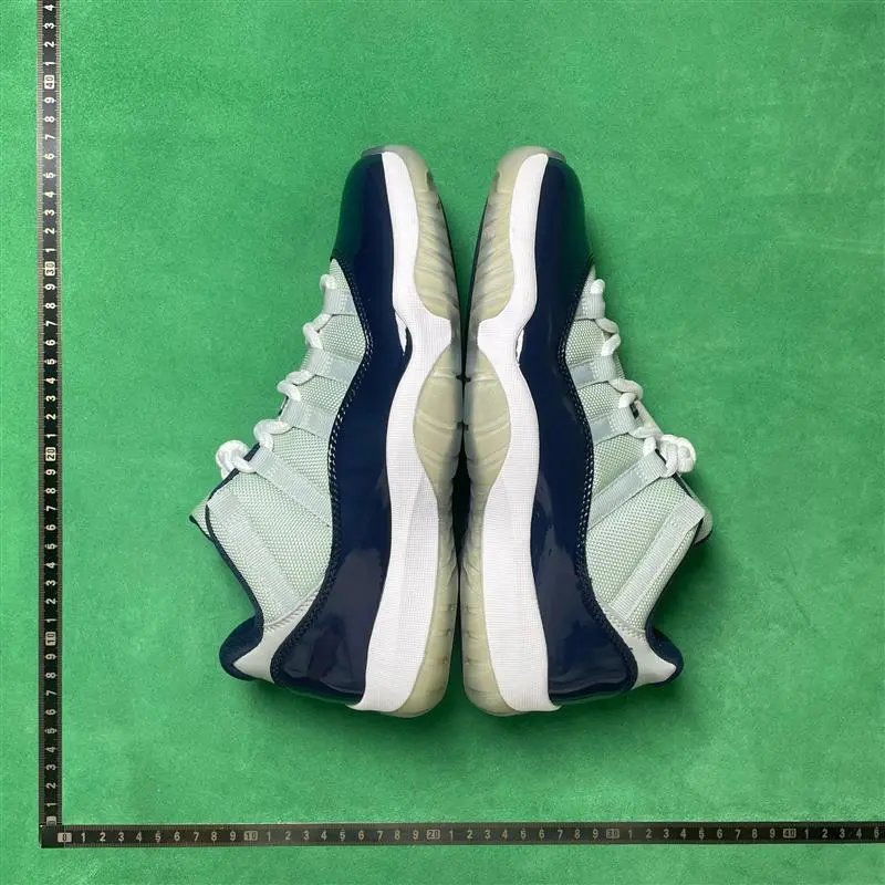 Jordan Air Jordan 11 Retro Cap And Gown foto 3