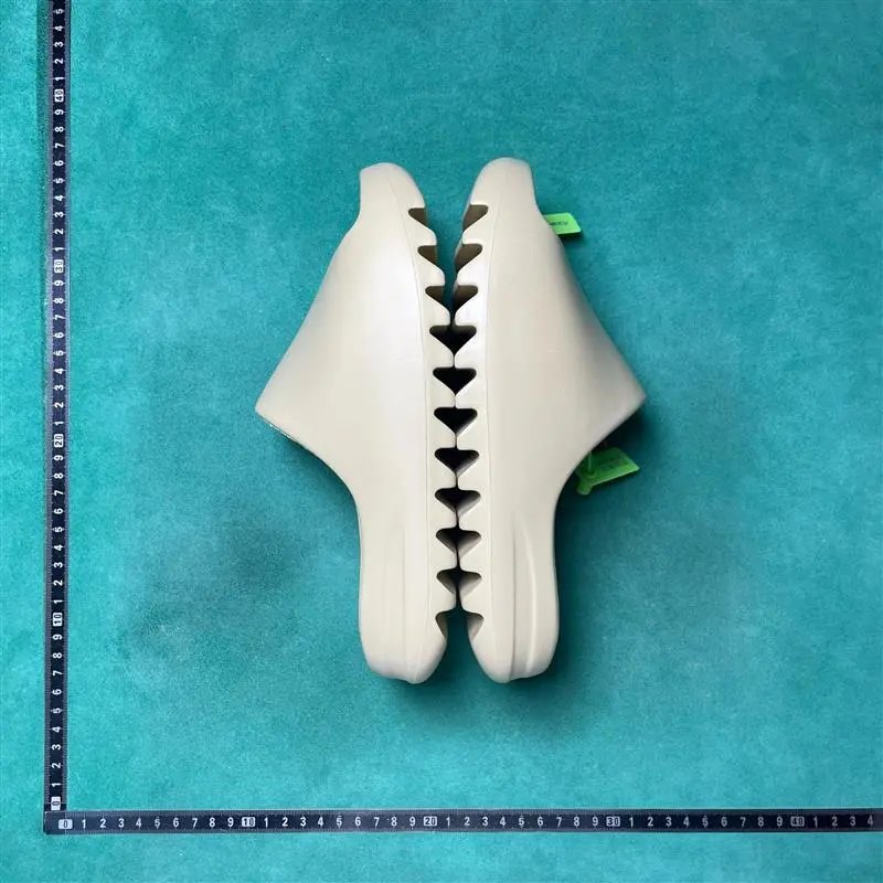 Adidas Yeezy Slide foto 2