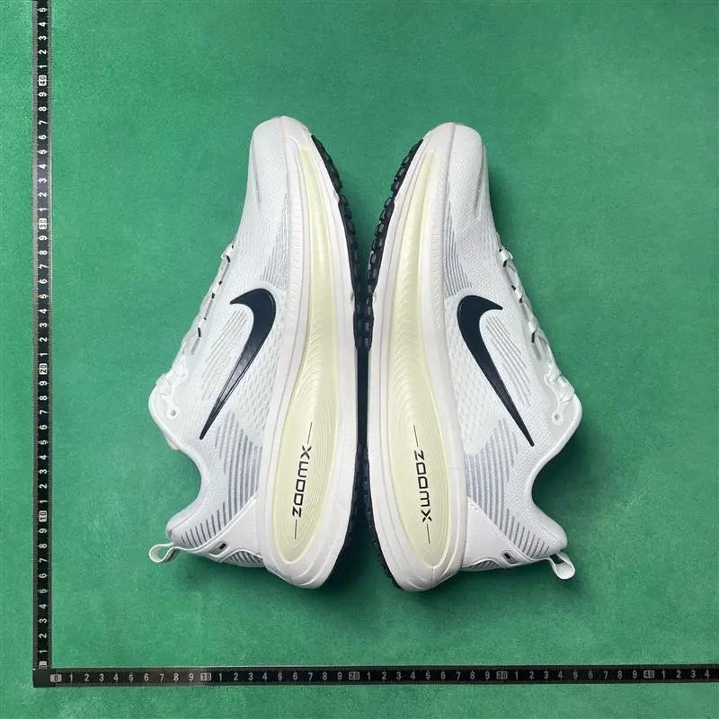 Nike Vomero 18