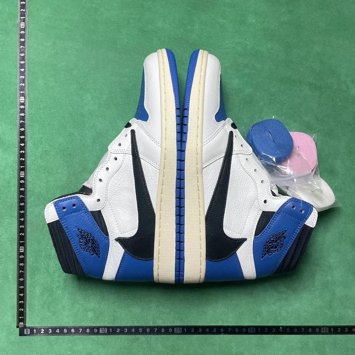Travis Scott x Jordan Air Jordan 1 Low OG foto 3
