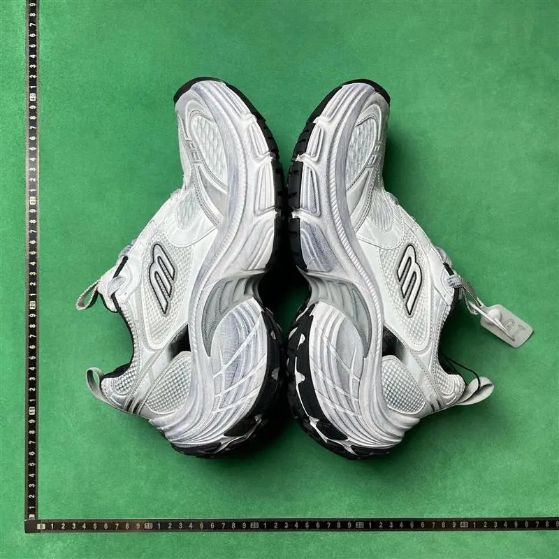 Balenciaga Men's 10XL Mesh Runner Sneakers foto 3