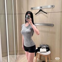 Lululemon Tee — seller photo 3