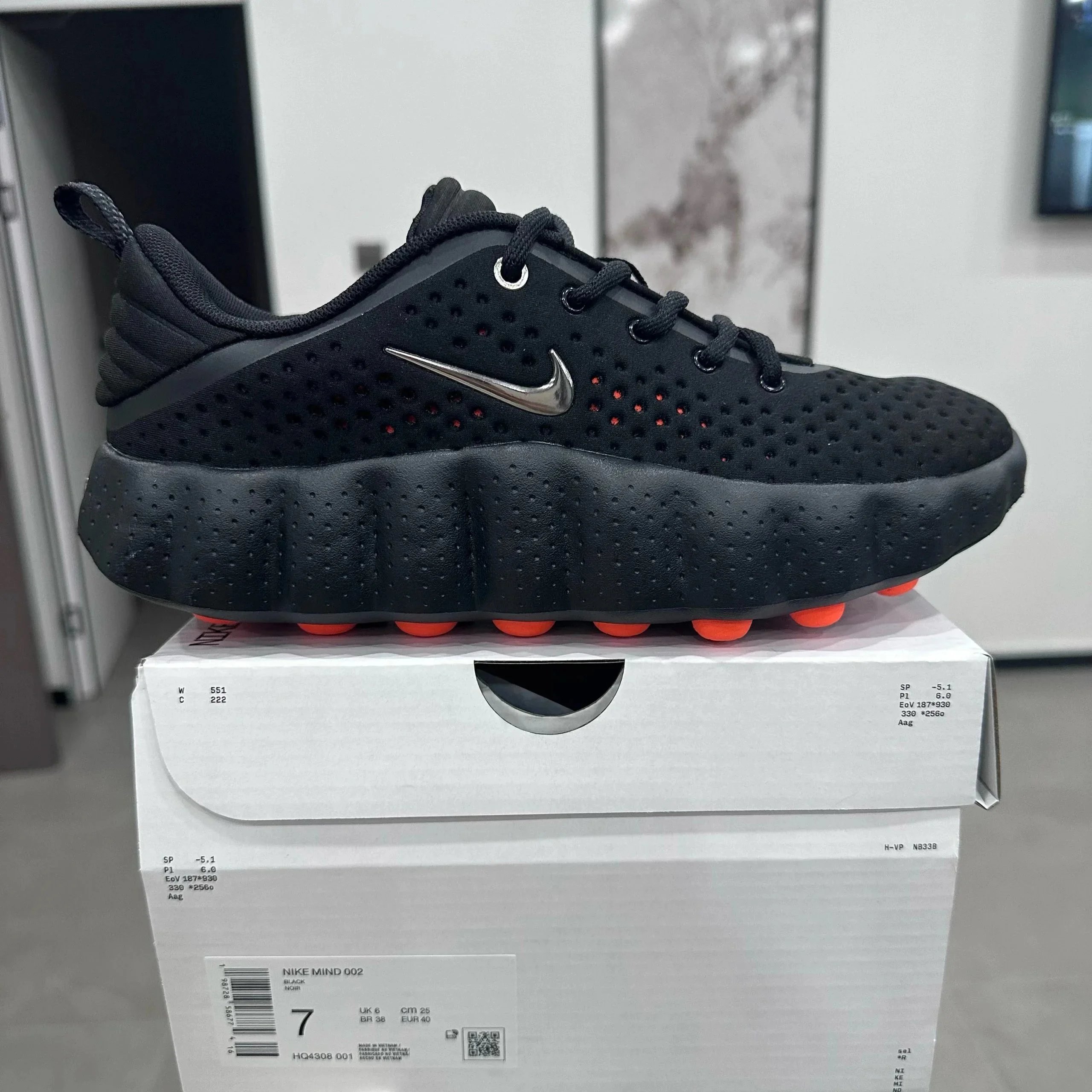 Black HQ4308-001