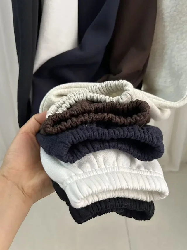 Alo Trousers Drawstring jogger sweatpants with elastic cuffs product detail image 6
