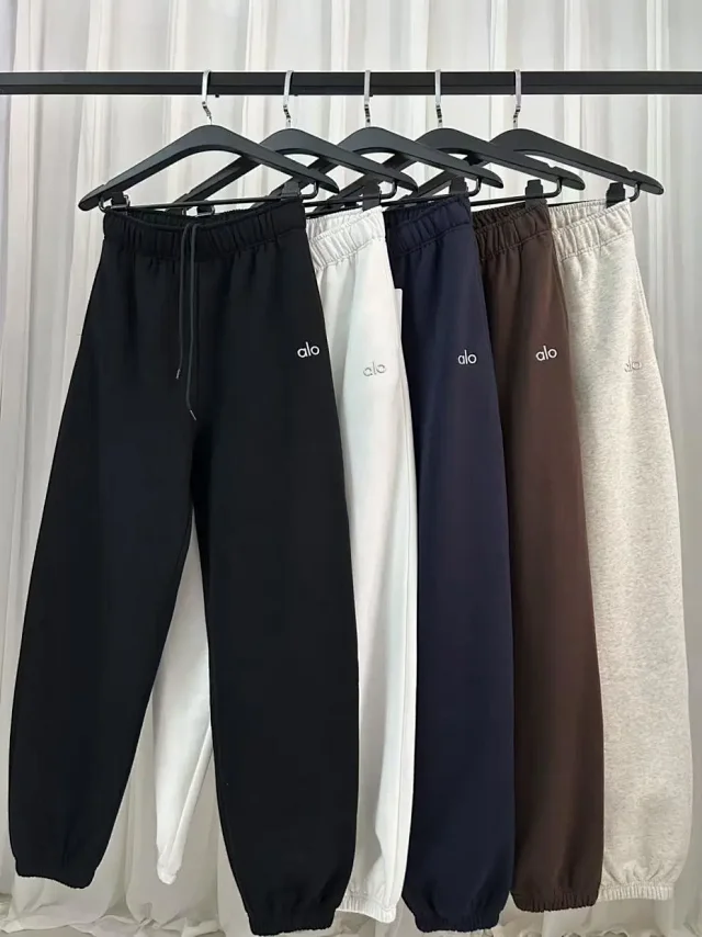 Alo Trousers Drawstring jogger sweatpants with elastic cuffs product detail image 4
