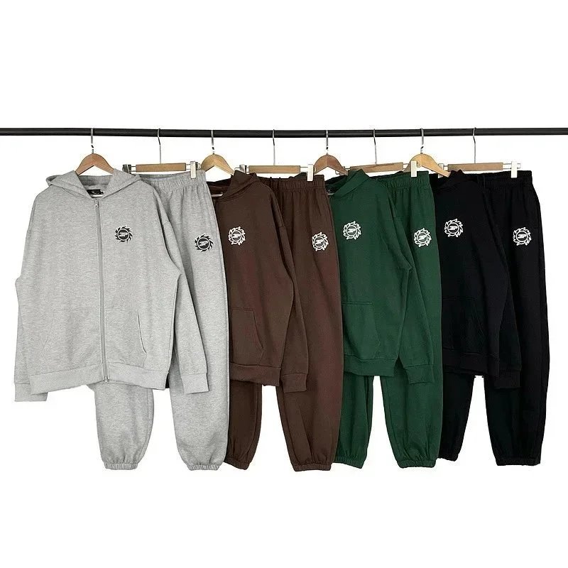 ,B.P, Fleece-Sweatshirt mit Reißverschluss und Schaumdruck-Buchstaben