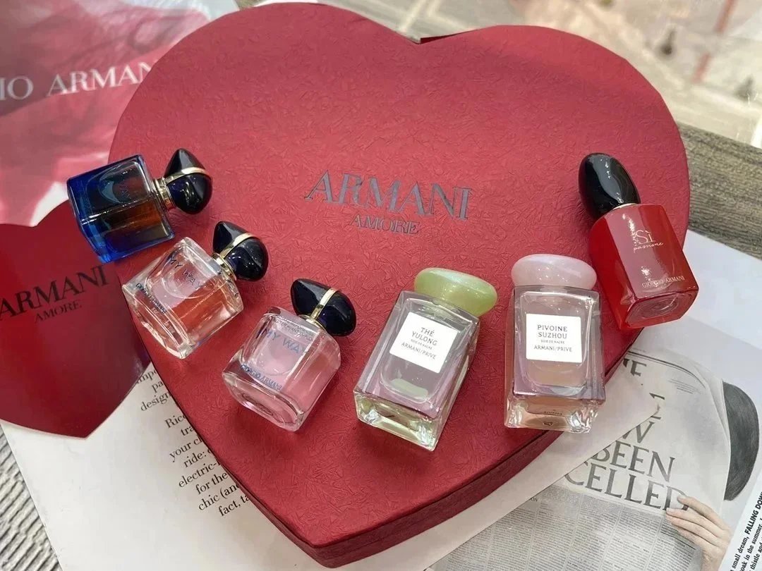 love, set da sei pezzi. Una volta venduto, nessun reso o cambio salvo difetti di qualità