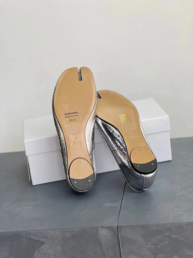 Maison Margiela Leather Shoes Tabi split-toe ballet flats product detail image 55
