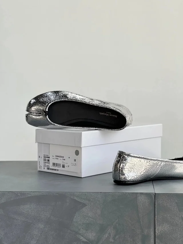 Maison Margiela Leather Shoes Tabi split-toe ballet flats product detail image 51