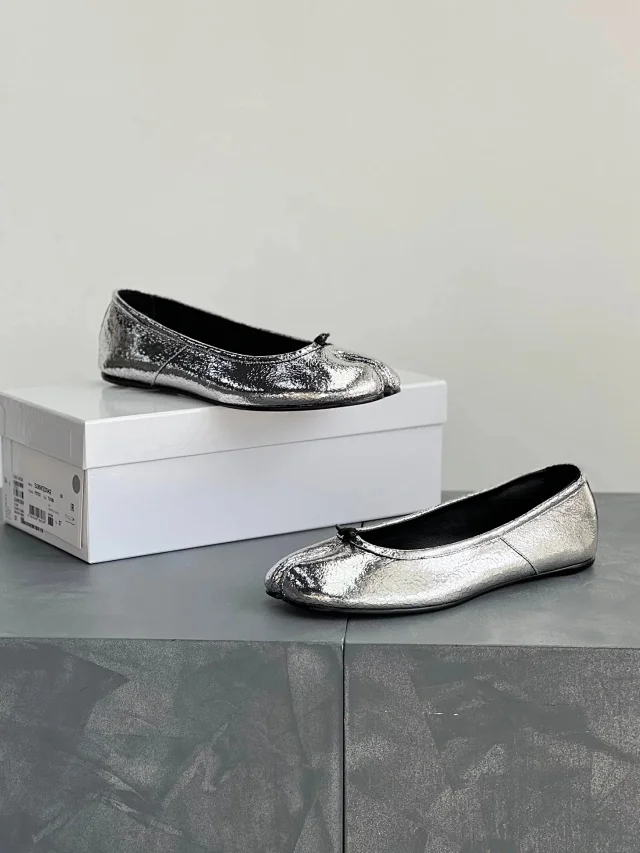 Maison Margiela Leather Shoes Tabi split-toe ballet flats product detail image 49