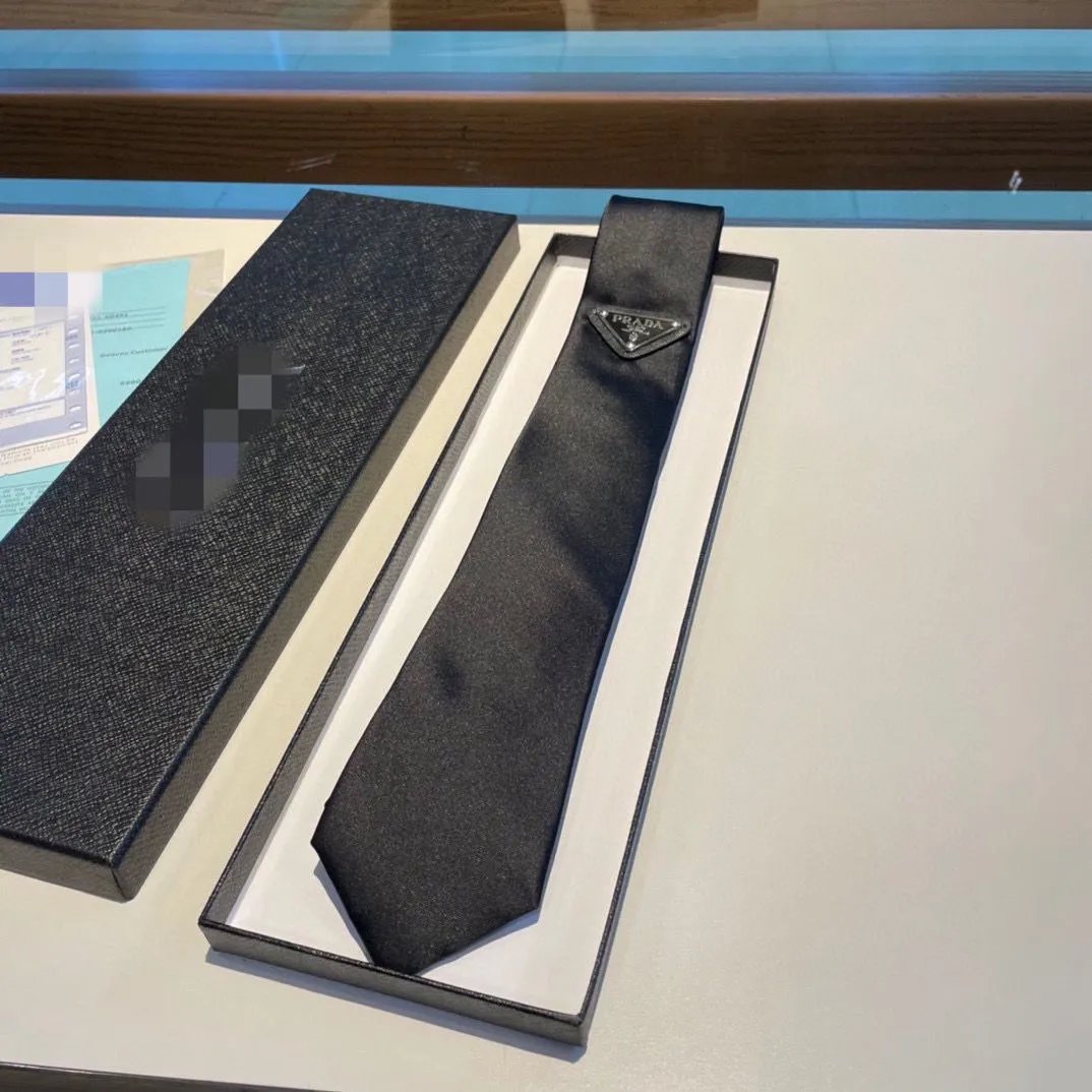 PL Tie
