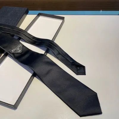 European and American luxury couple's silk tie, star matching triangle logo tie, graduation ceremony, wedding, work, business
