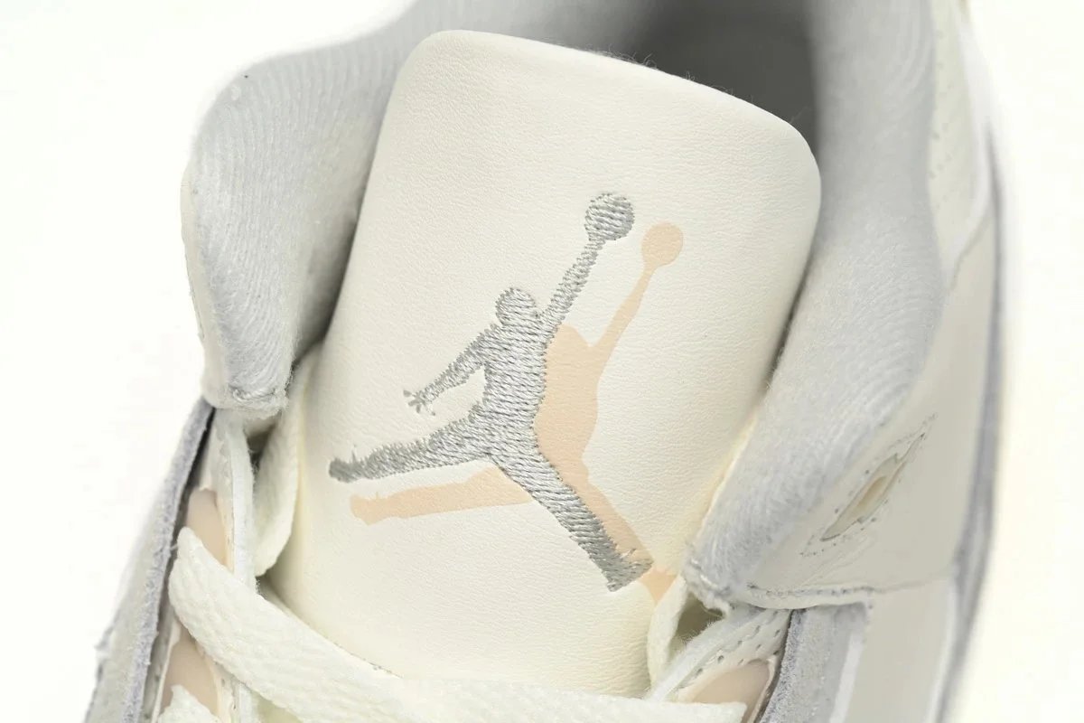 Air Jordan 3 thumbnail 8