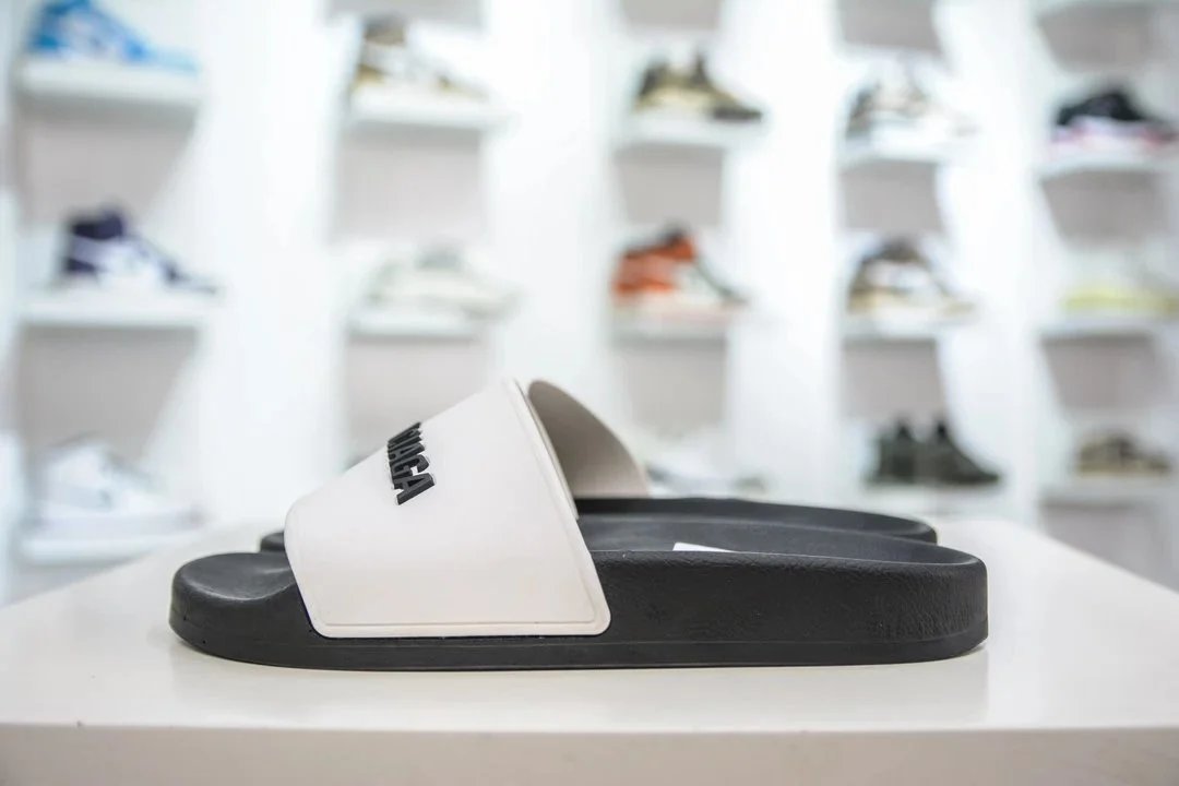 Balenciaga Pool Slides thumbnail 5