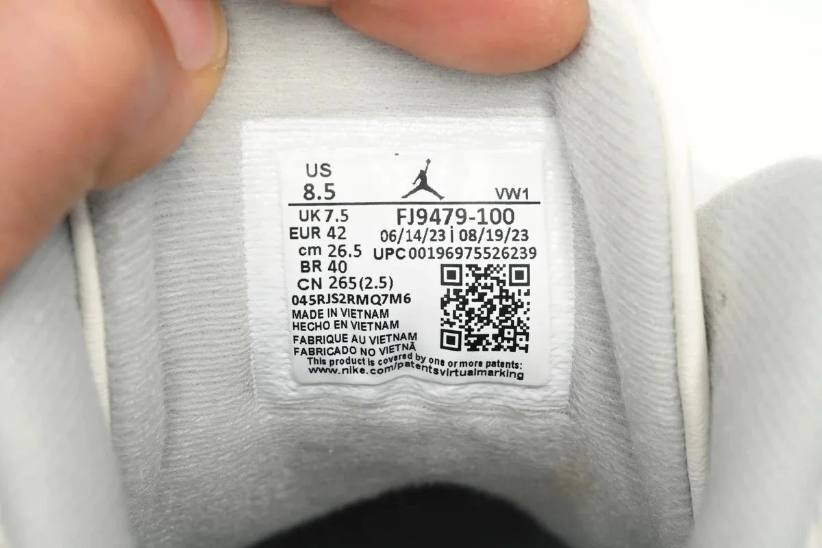 Air Jordan 3 thumbnail 7