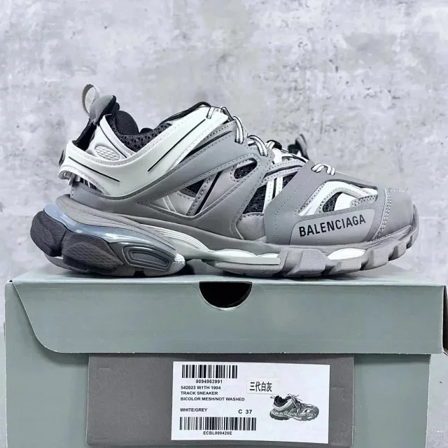 Balenciaga Sneakers Track.3 product detail image 12