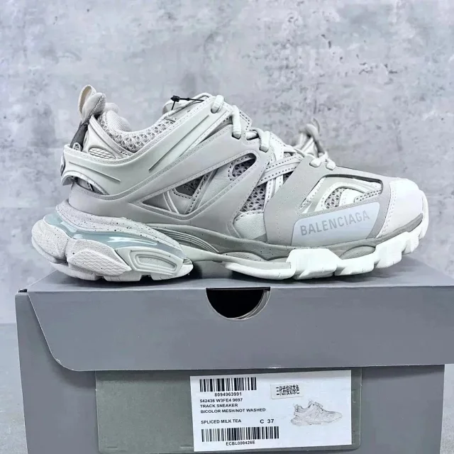 Balenciaga Sneakers Track.3 product detail image 13
