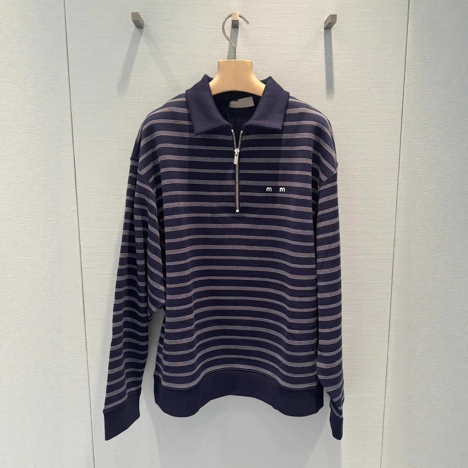Navy blue off shoulder striped lapel long sleeved T-shirt for women, loose and slimming top